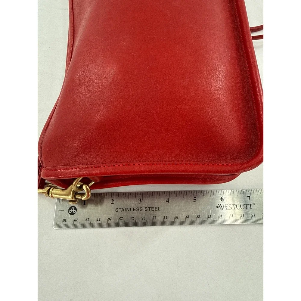 Coach Crossbody Bag Women Red 943-8715 Vintage Leather Brass Hardware‎ Clutch